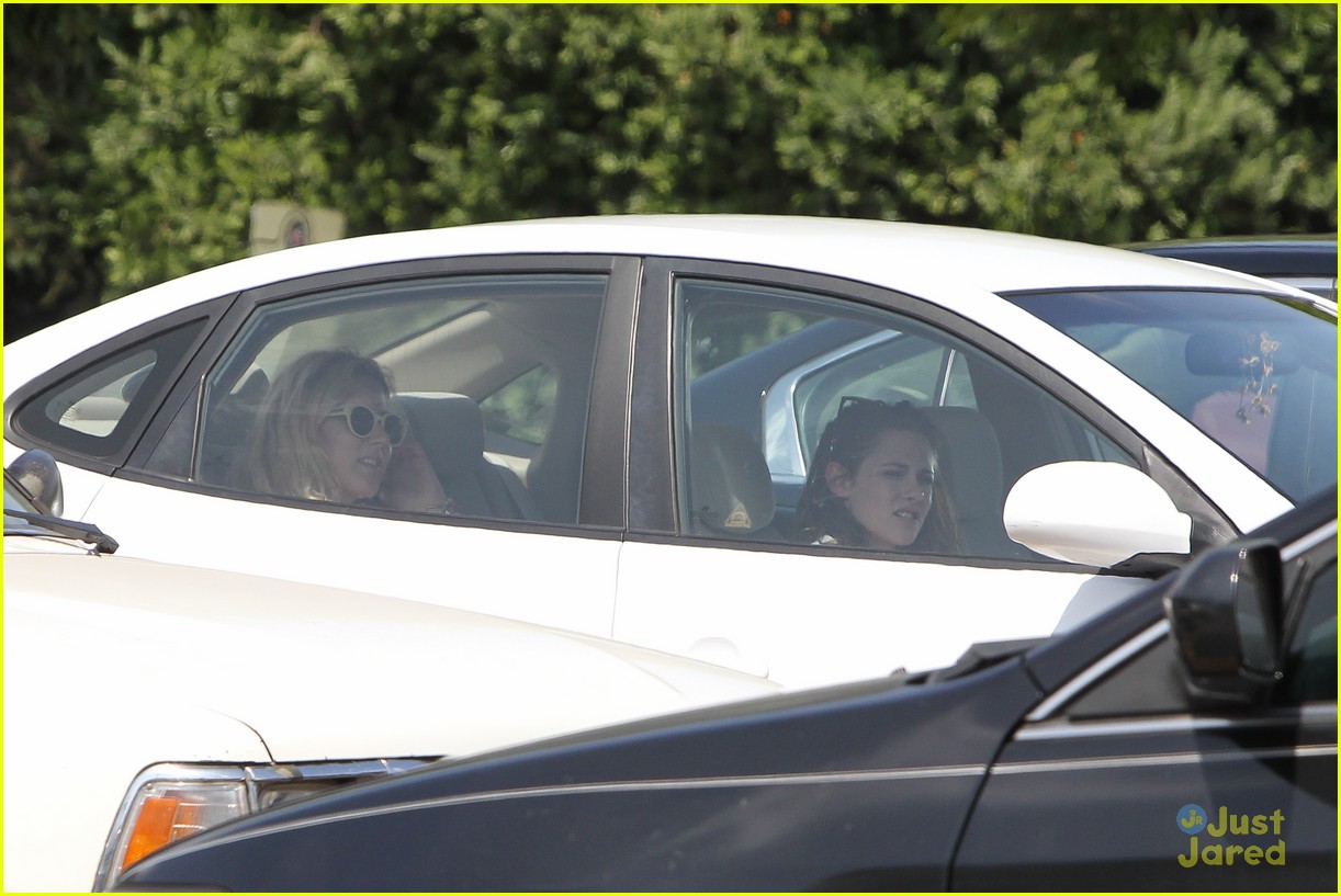 Kristen Stewart Steps Out After Split with Robert Pattinson