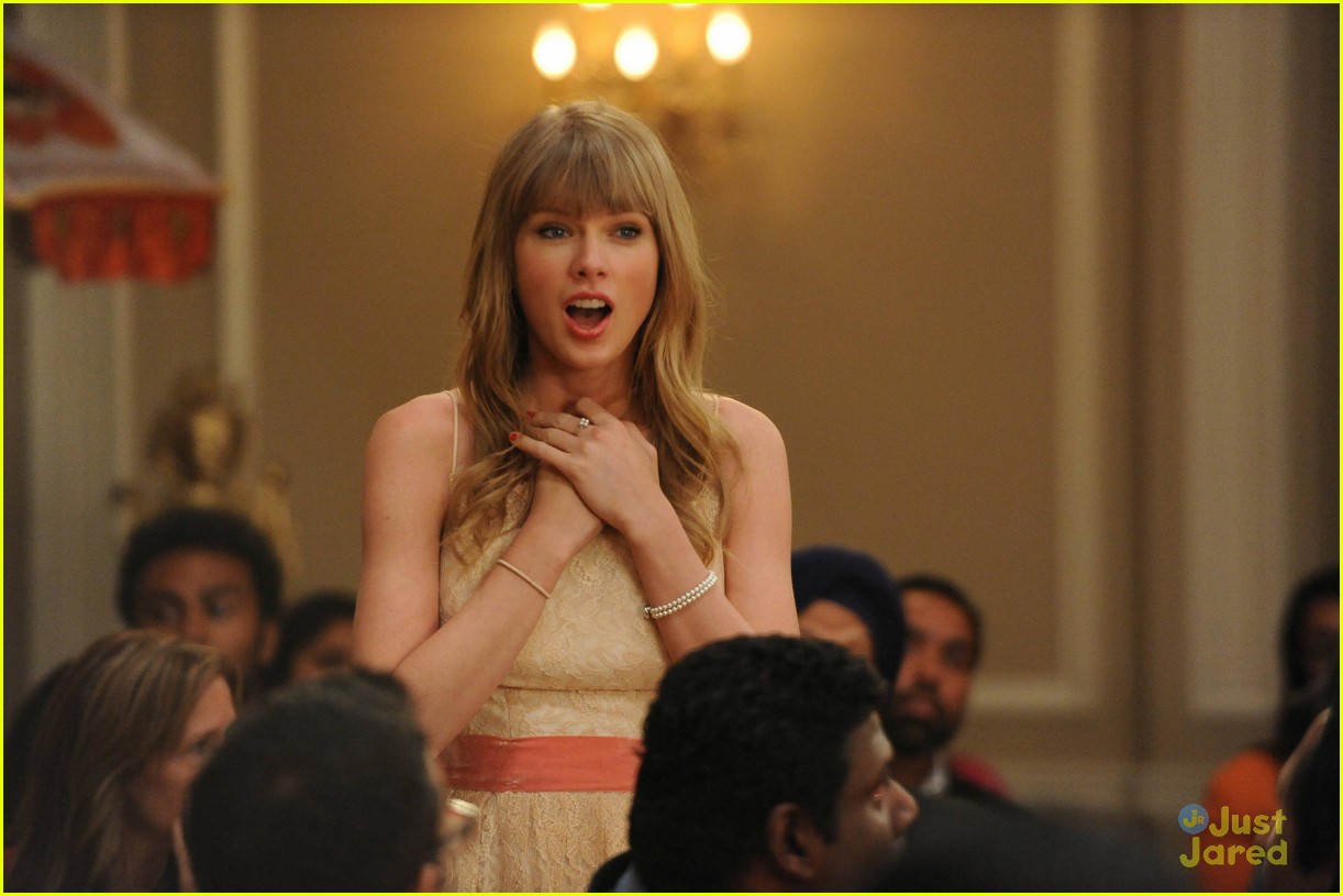 Taylor Swift on 'New Girl' -- New Pic!