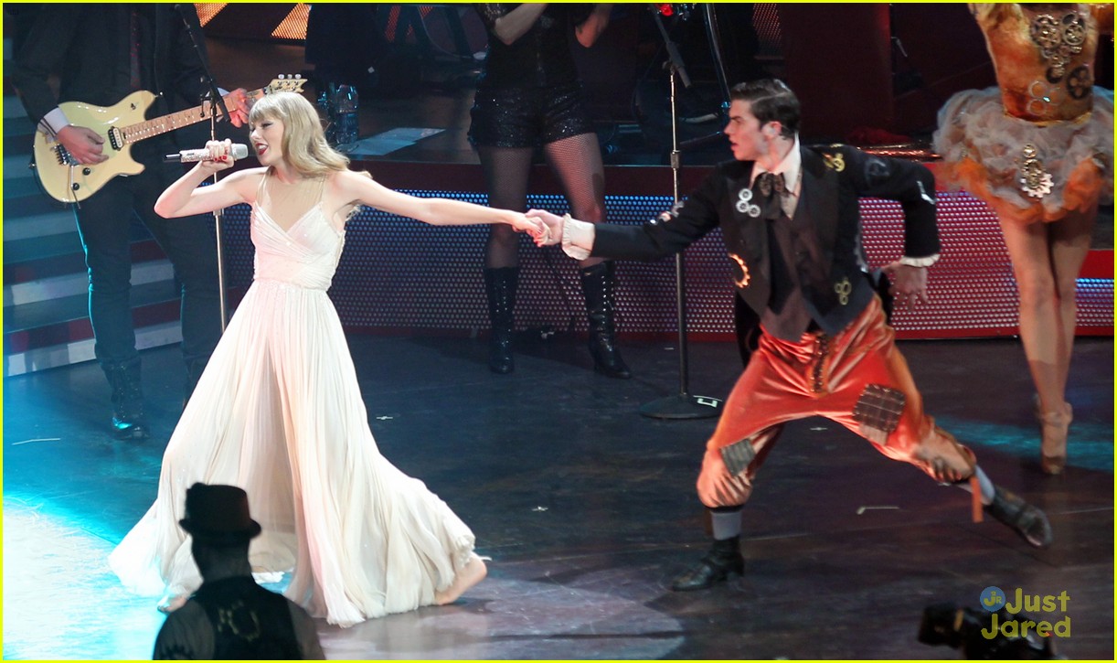 Taylor Swift: Mother's Day D.C. Concert Pics!