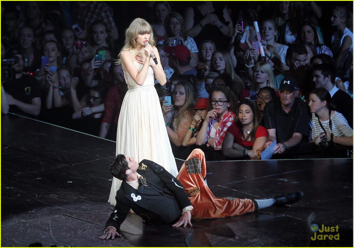 Taylor Swift: Mother's Day D.C. Concert Pics!