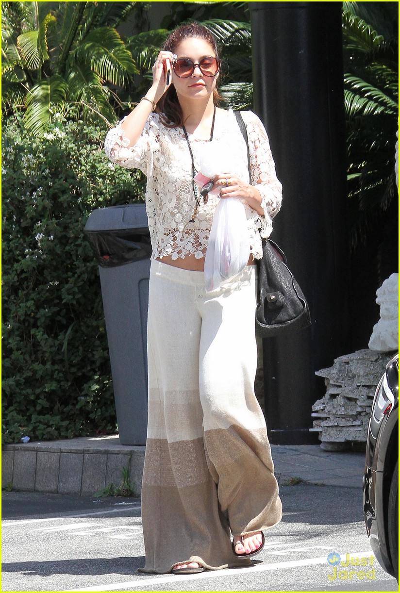 Vanessa Hudgens: British Rock Fan!