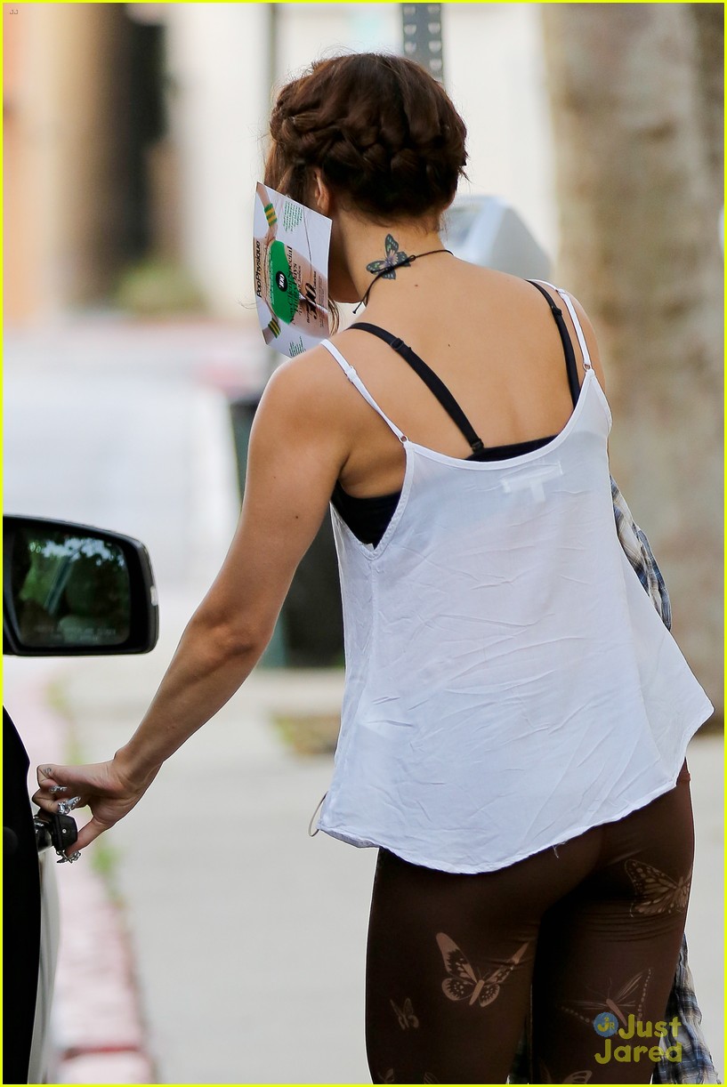 Vanessa Hudgens: Pilates Class with Sister Stella!