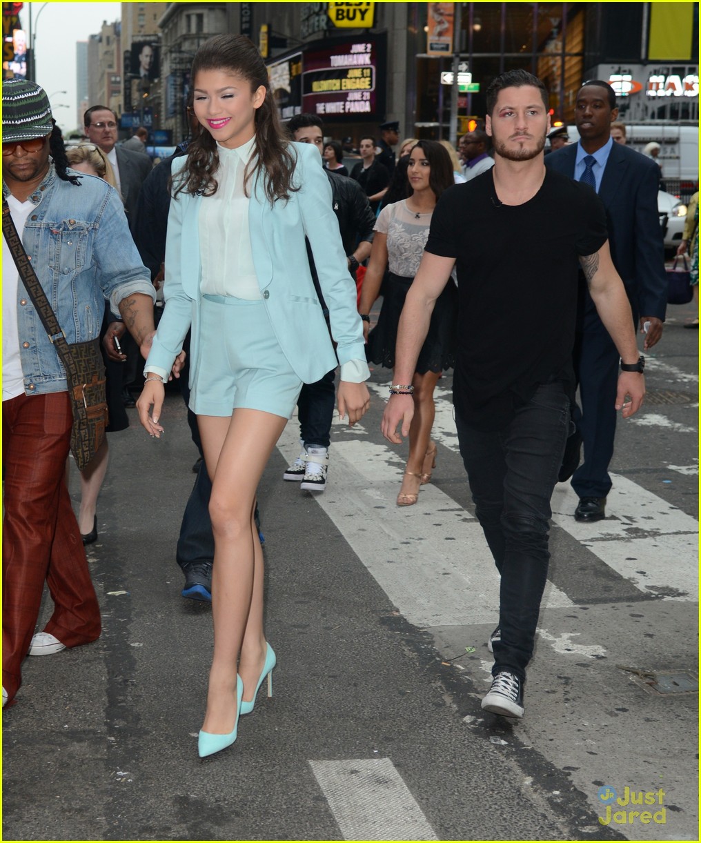 Zendaya & Val Chmerkovskiy Go 'Dancing' on GMA
