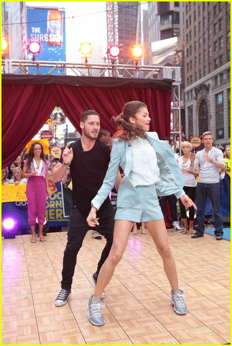 Zendaya & Val Chmerkovskiy Go 'Dancing' on GMA