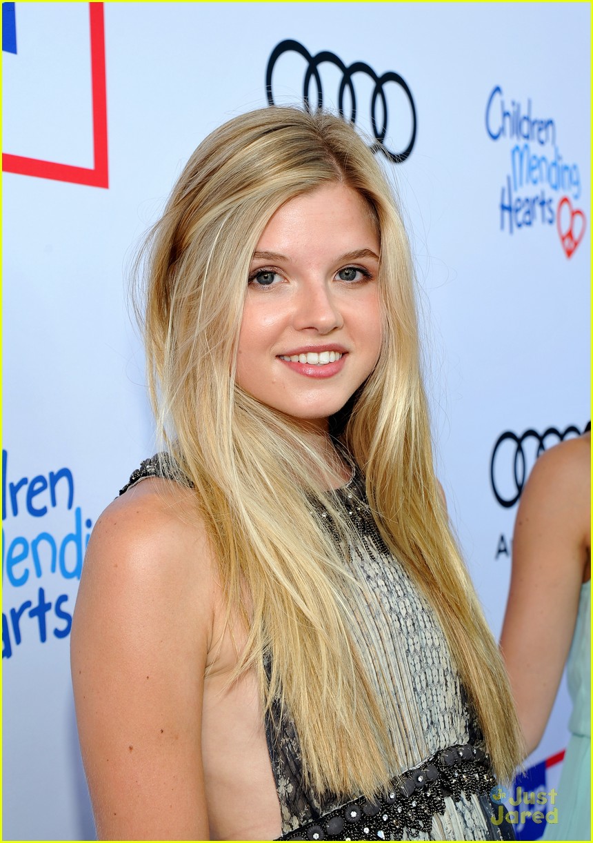Gregg Sulkin & Ana Mulvoy-Ten: Style Sunday with Children Mending Hearts