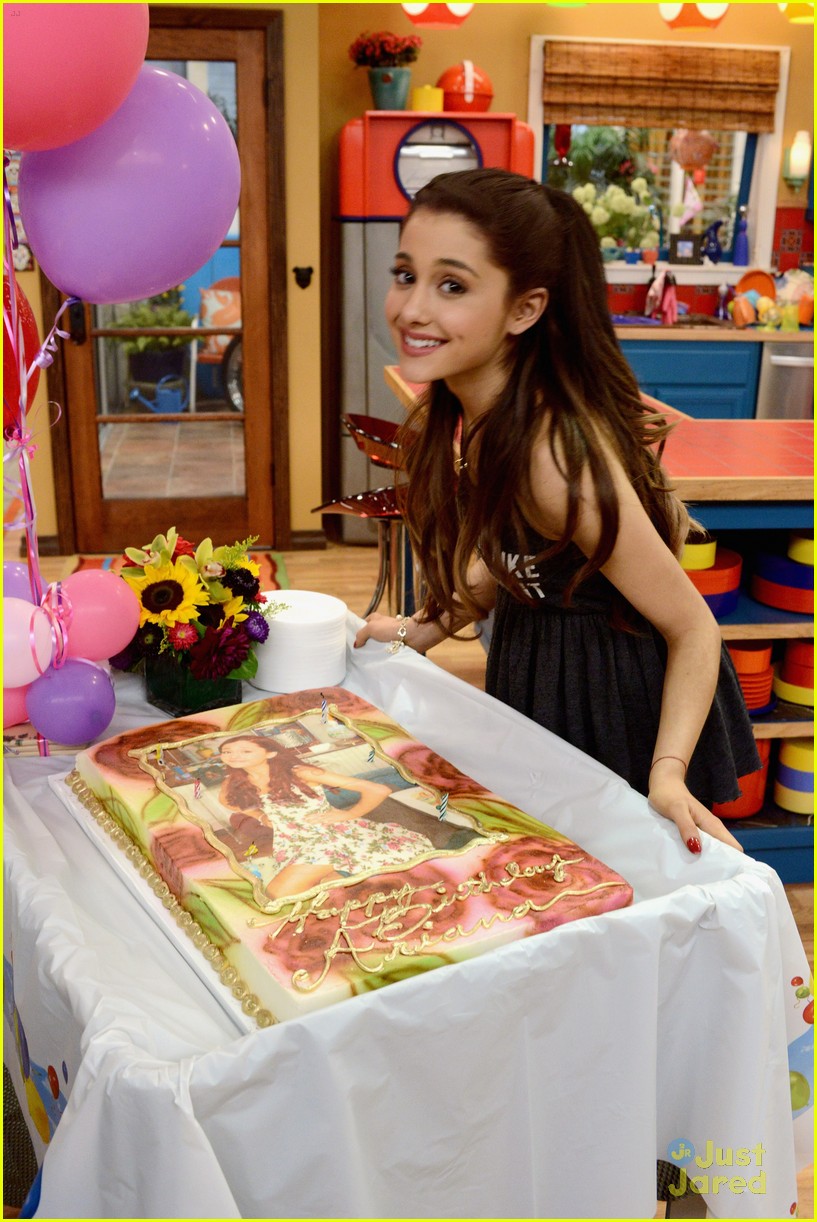Jennette McCurdy & Ariana Grande: Birthday Cake on 'Sam & Cat' Set!
