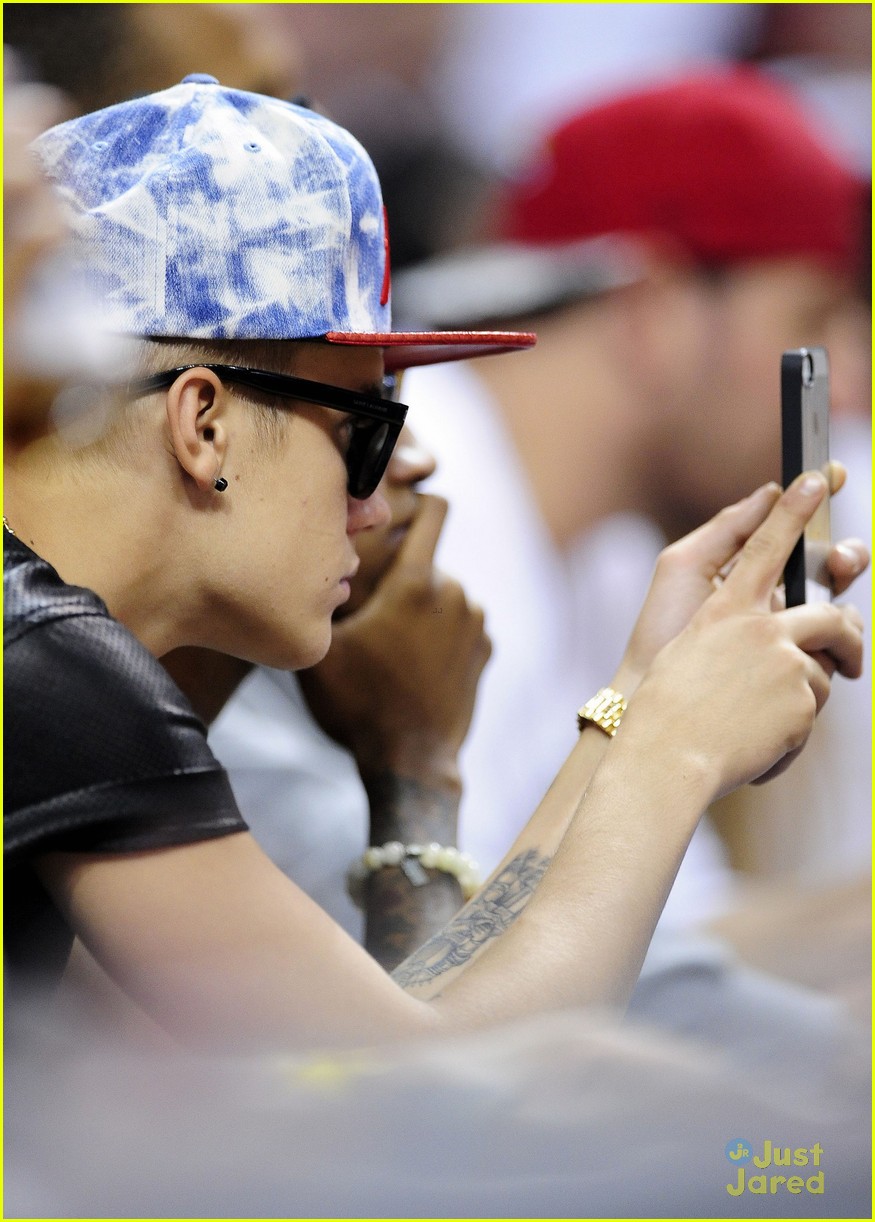 Justin Bieber Sits Courtside at Miami Heat Playoff Game