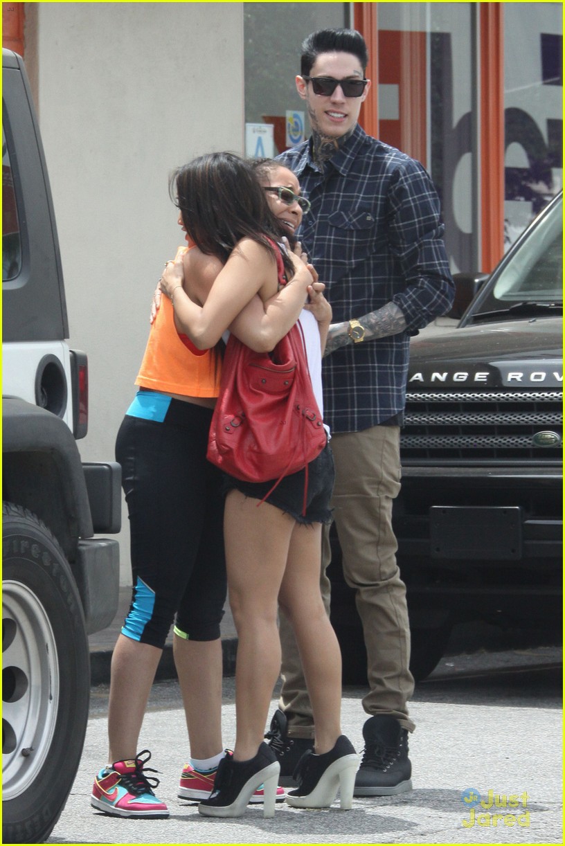 Brenda Song & Trace Cyrus: Sushi Lunch Duo!