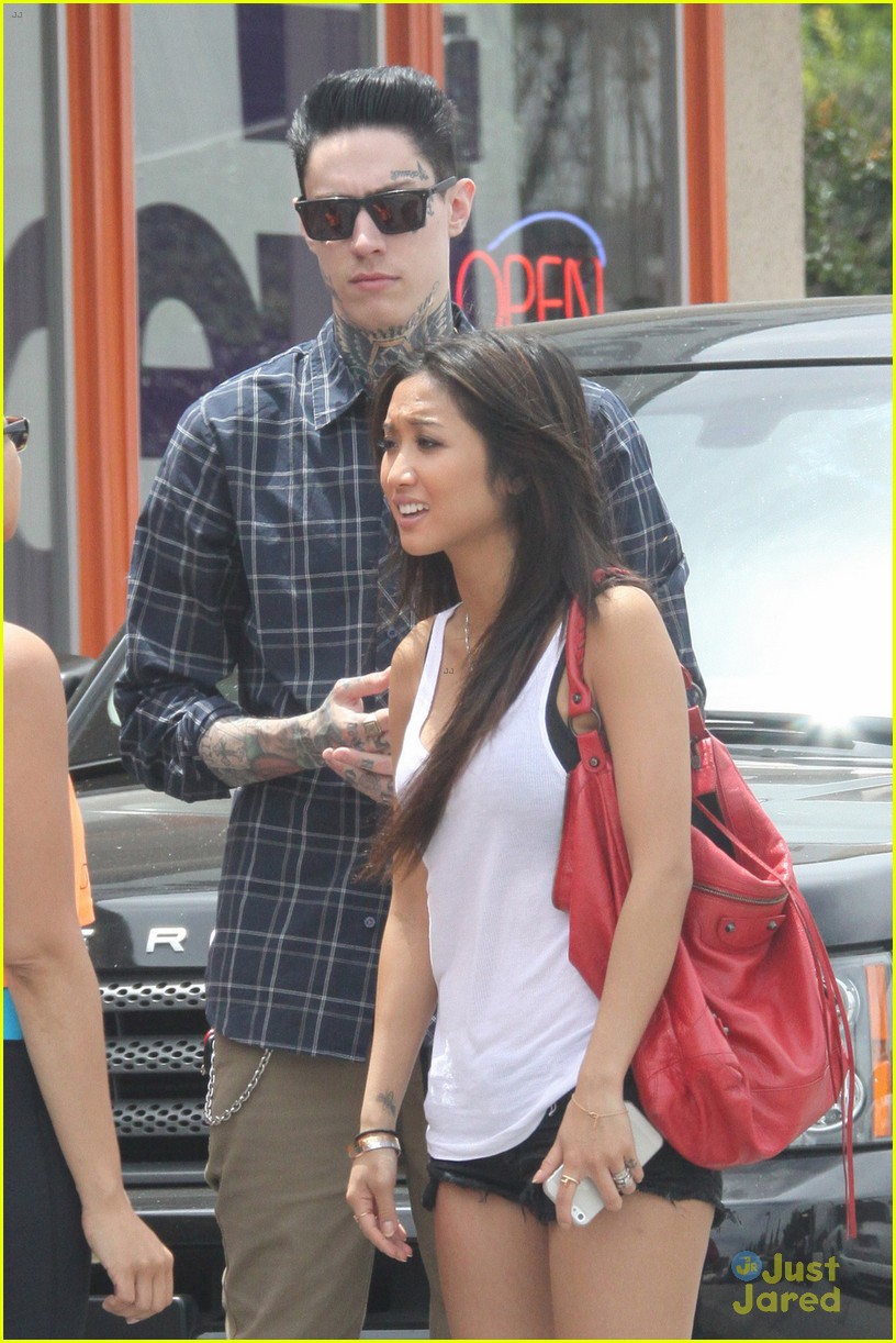 Brenda Song & Trace Cyrus: Sushi Lunch Duo!