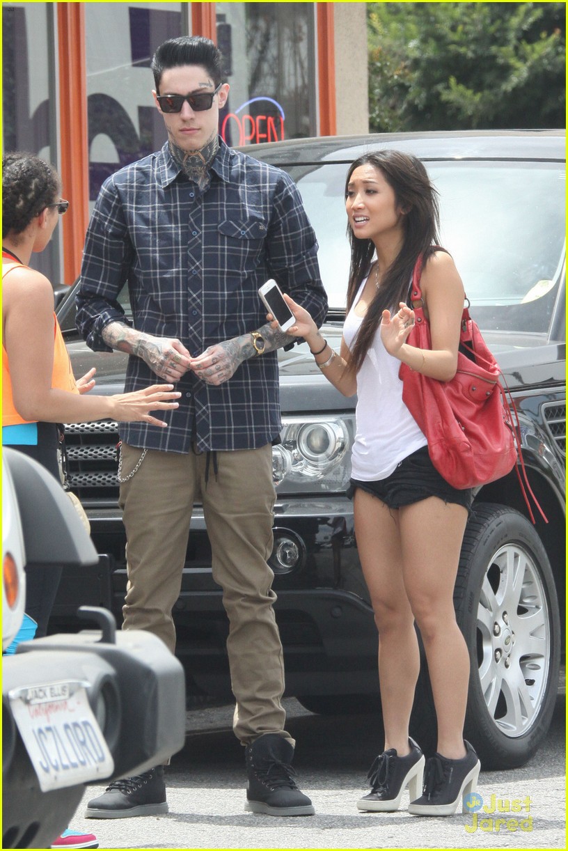 Brenda Song & Trace Cyrus: Sushi Lunch Duo!