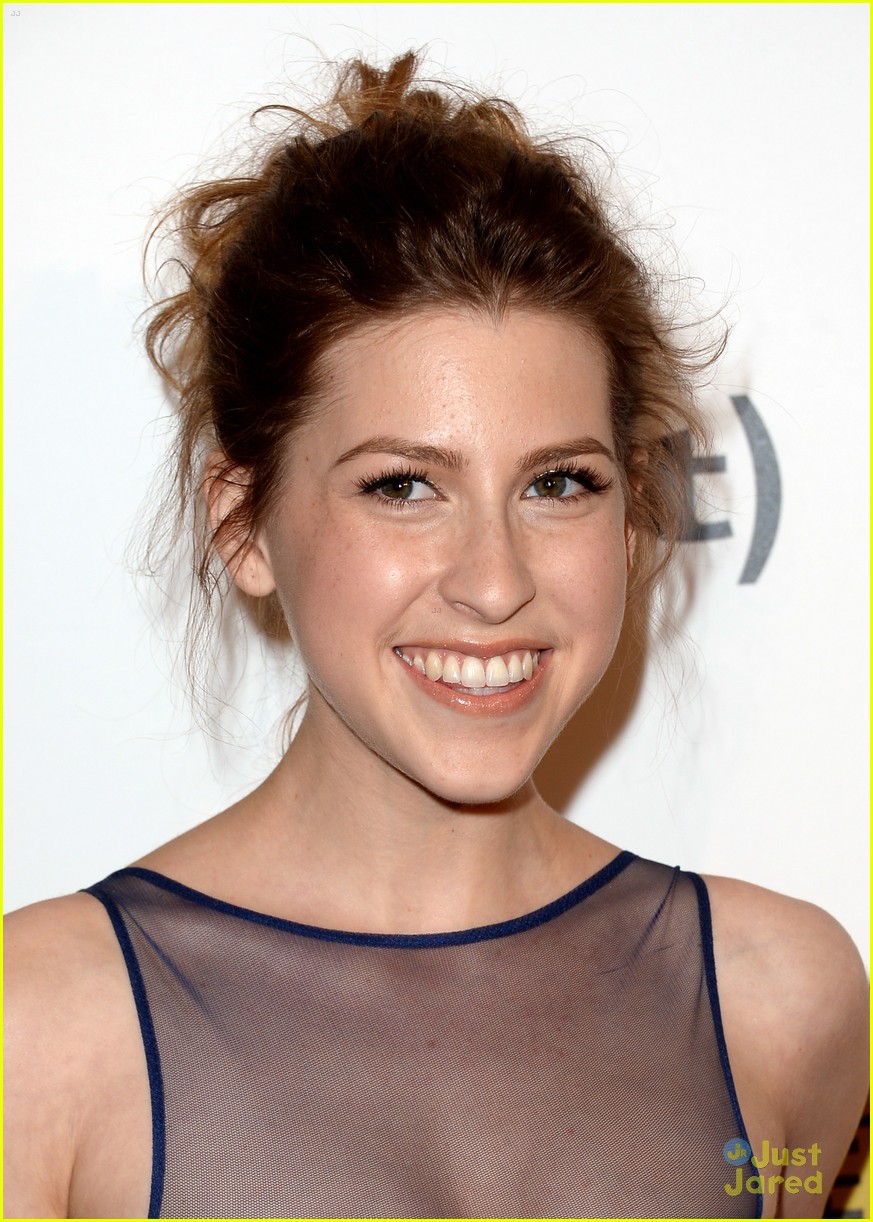 Eden Sher Wins at Critics Choice Television Awrrds 2013!