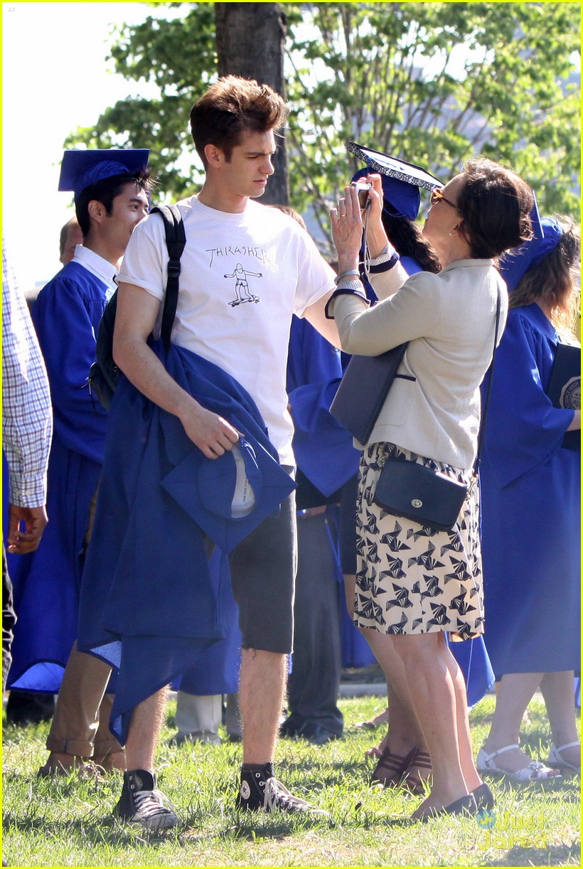 Emma Stone: Graduation Hugs for Chris Zylka