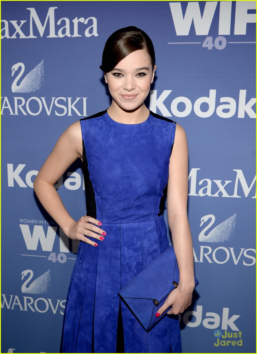 Hailee Steinfeld: Crystal & Lucy Awards 2013