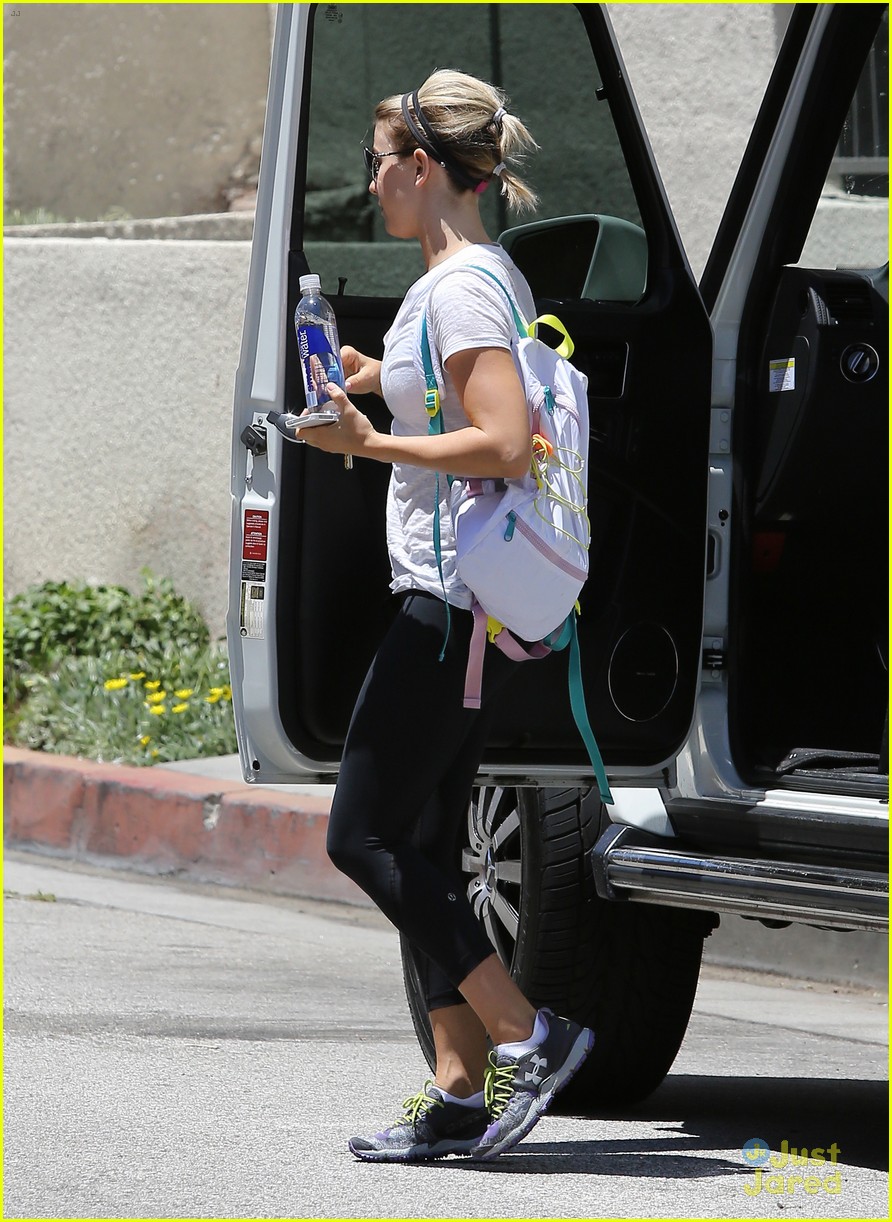 Julianne Hough: Monday Morning Workout