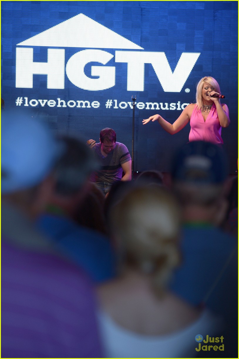 Lauren Alaina: HGTV's The Lodge Performance at CMA Music Fest
