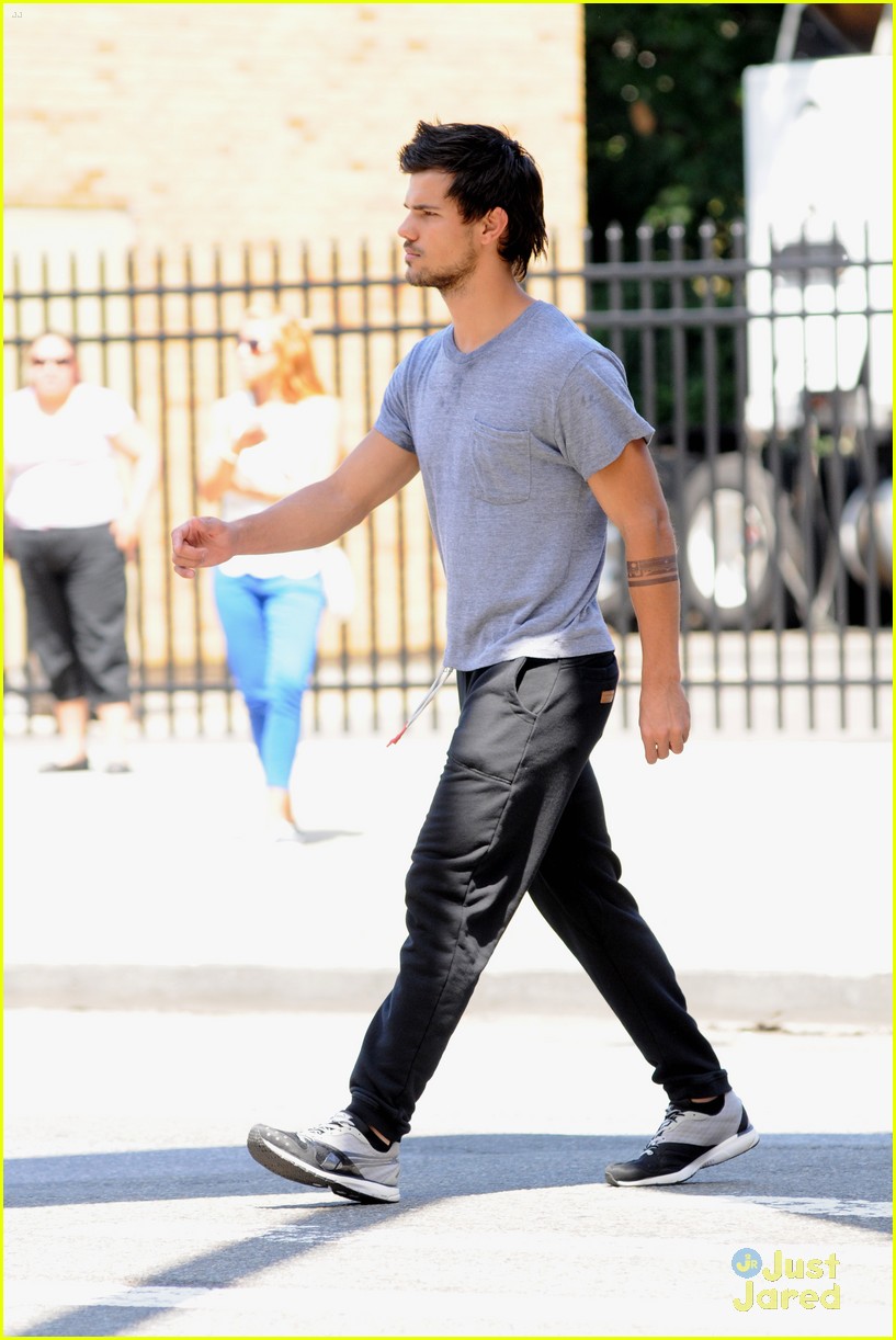 Taylor Lautner & Marie Avgeropoulos: 'Tracers' Twosome