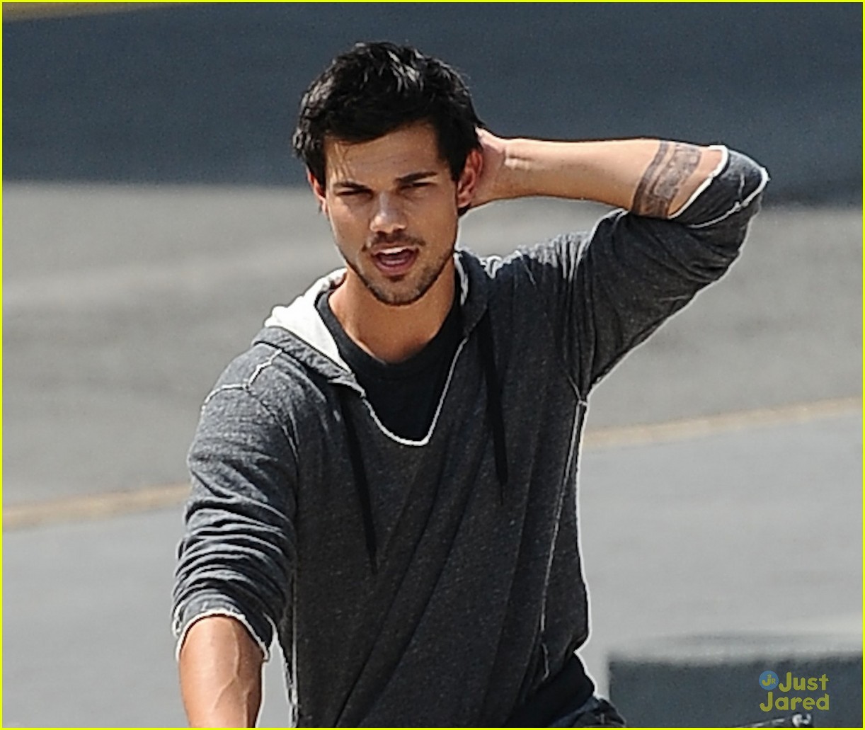 Marie Avgeropoulos: Jump Stunts with Taylor Lautner on 'Tracers'