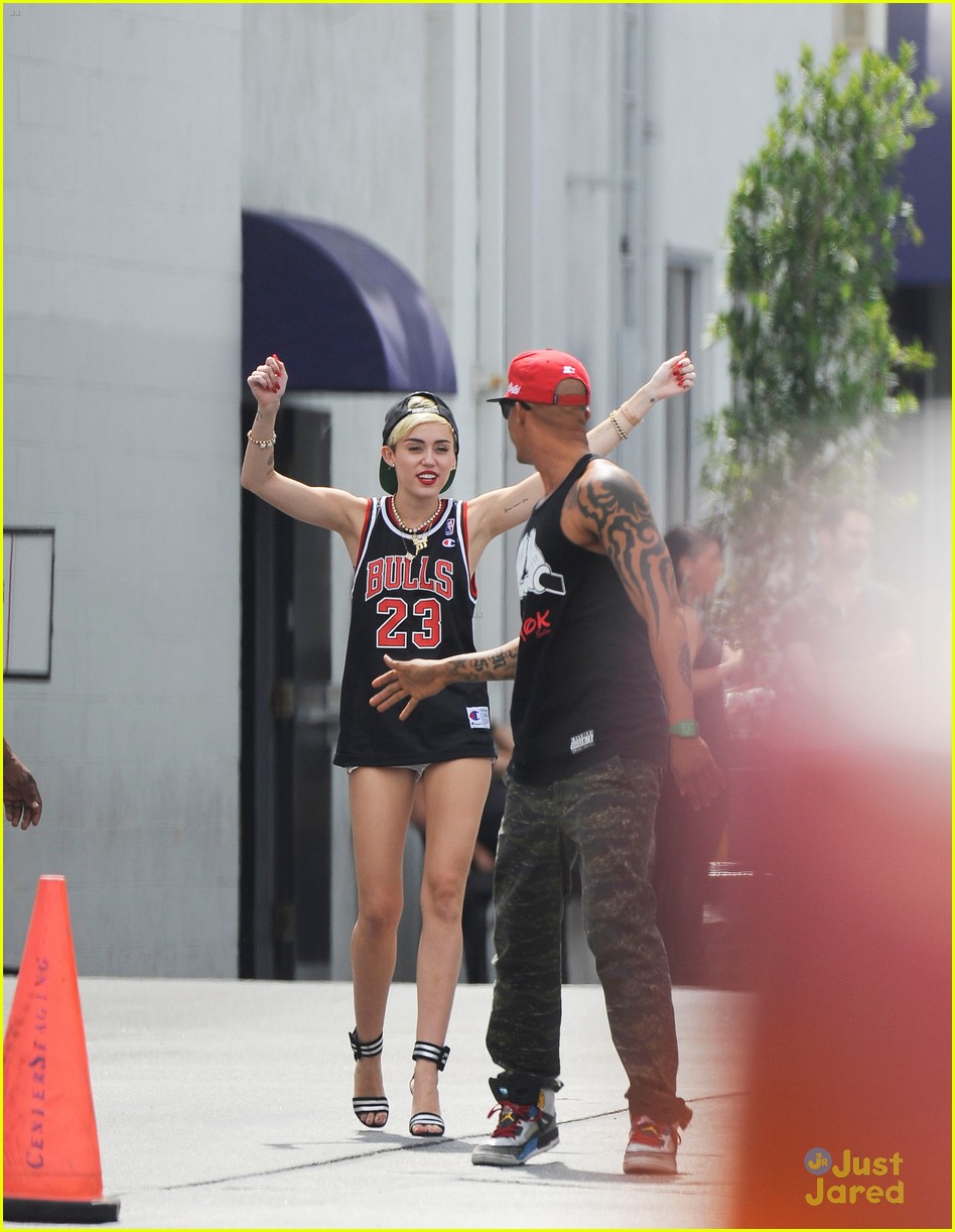 miley cyrus bulls jersey dress Cyrus: Beauty Type_Loafers