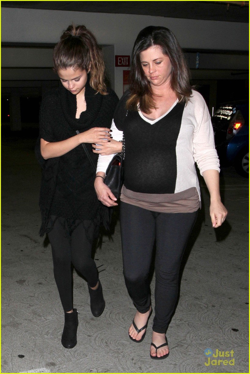 Selena Gomez Hits the Movies With Her Mom & Stepdad