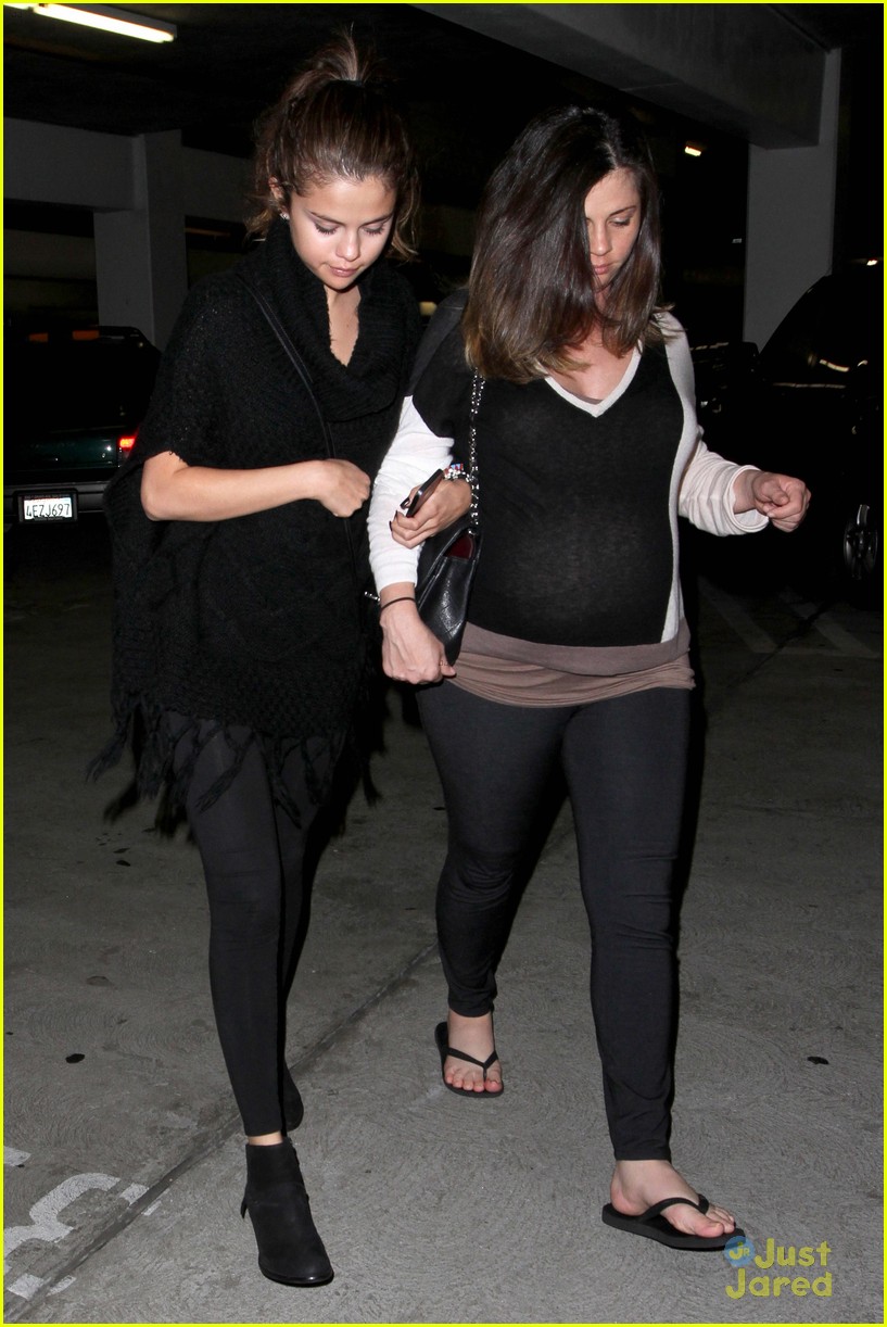 Selena Gomez Hits the Movies With Her Mom & Stepdad