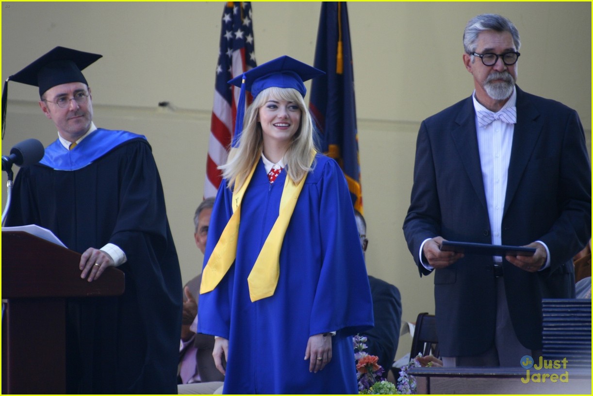 Emma Stone & Andrew Garfield: Graduation Kisses!