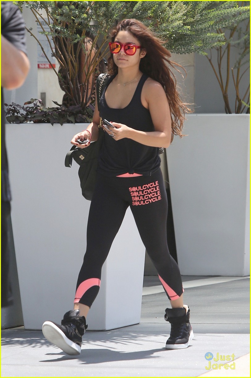 Vanessa Hudgens: 'Lovin' My Curls'