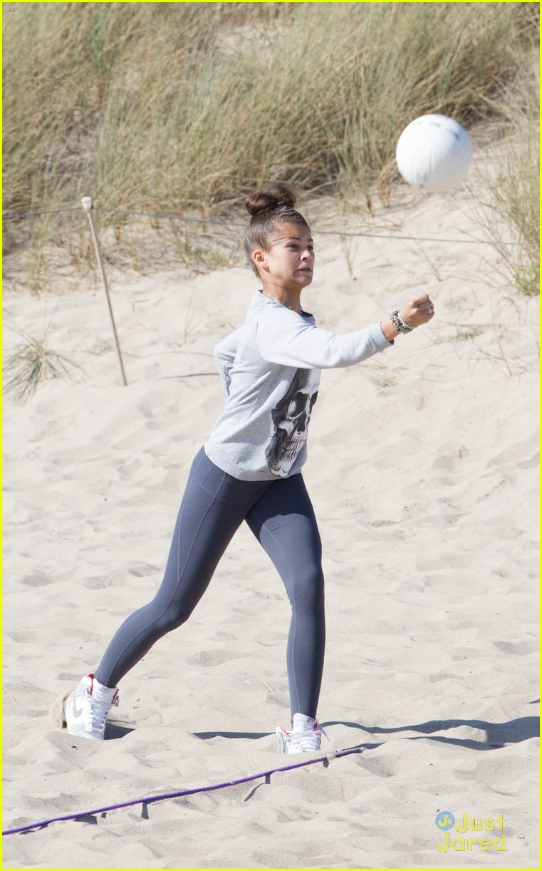 Zendaya: Beach Boxing Lesson!