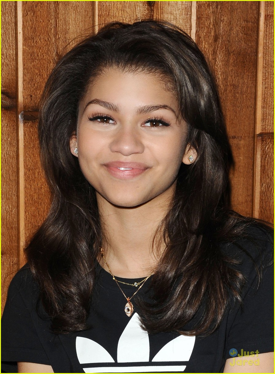 Zendaya: Recording 'Replay' Studio Pics