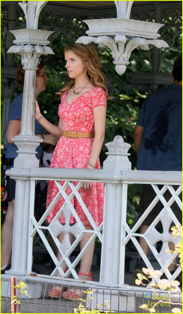 Anna Kendrick & Jeremy Jordan: Gazebo Wedding Proposal!