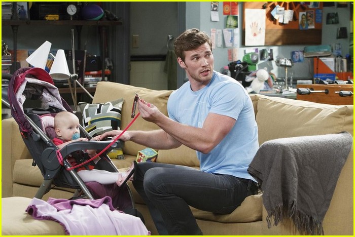Derek Theler: Playtime on 'Baby Daddy'