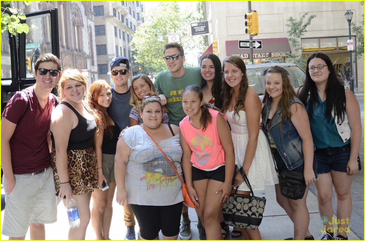 Big Time Rush: Fan Pics in Philly