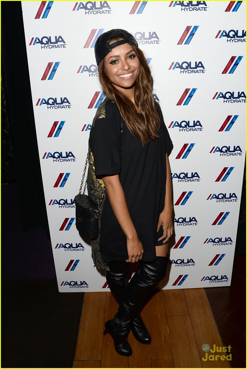 Kat Graham & Aimee Teegarden: Backstage at Bruno Mars!