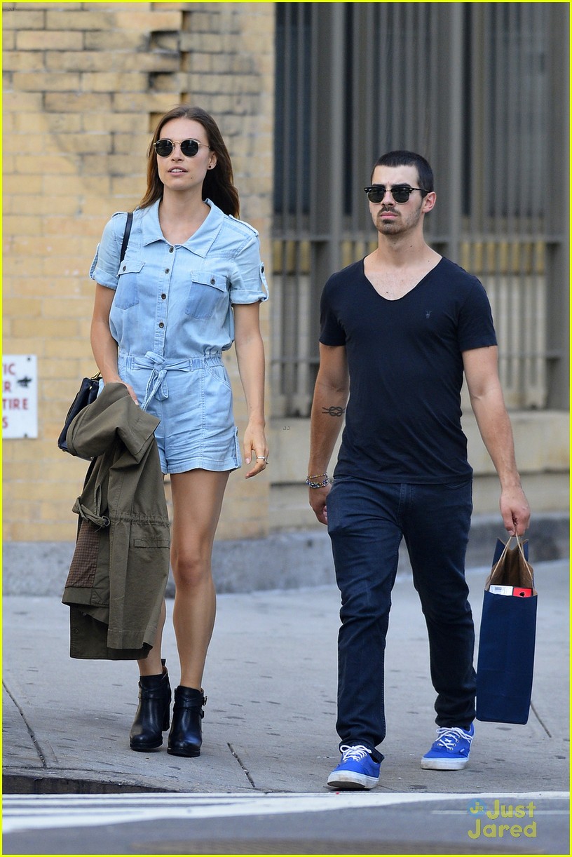 Joe Jonas & Blanda Eggenschwiler: West Village Walk