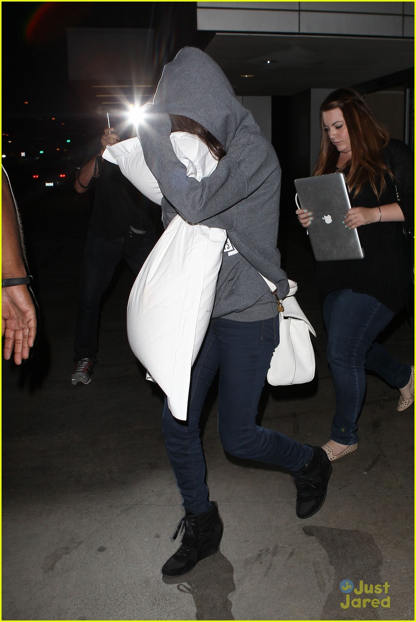 Selena Gomez: LAX Arrival After Free Boston Concert