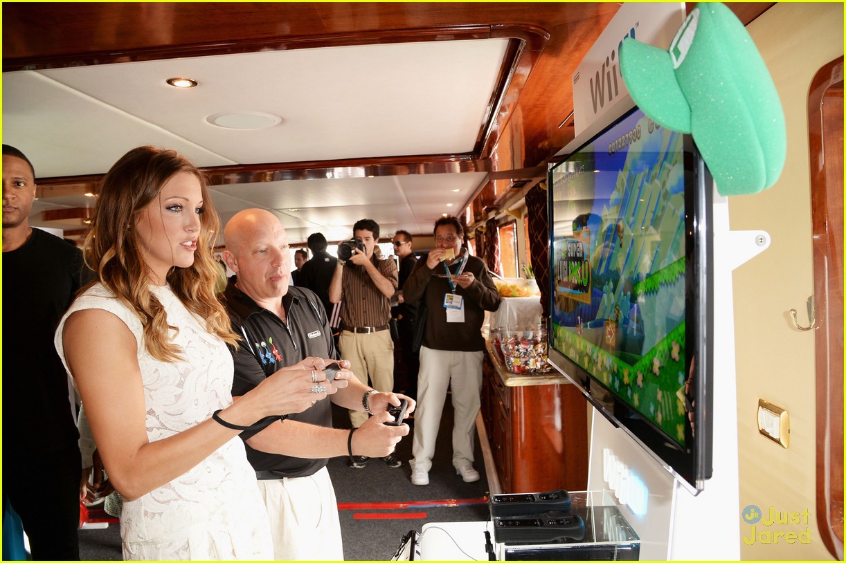 Stephen Amell & Katie Cassidy: EW Comic Con 2013 Party Pair