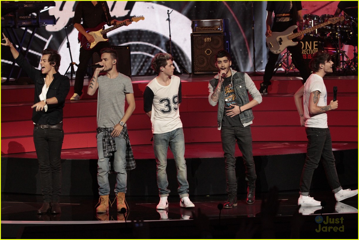 One Direction: 'America's Got Talent' Performance - Watch Now!