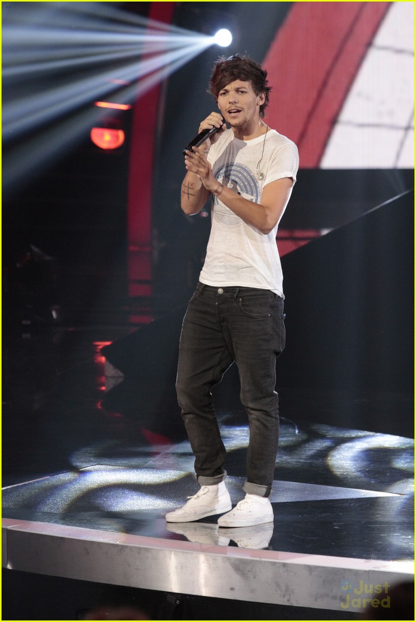 One Direction: 'America's Got Talent' Performance - Watch Now!