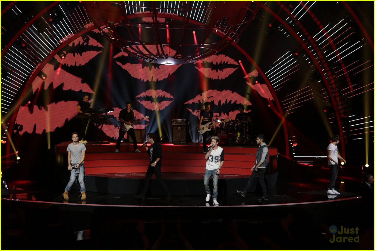 One Direction: 'America's Got Talent' Performance - Watch Now!