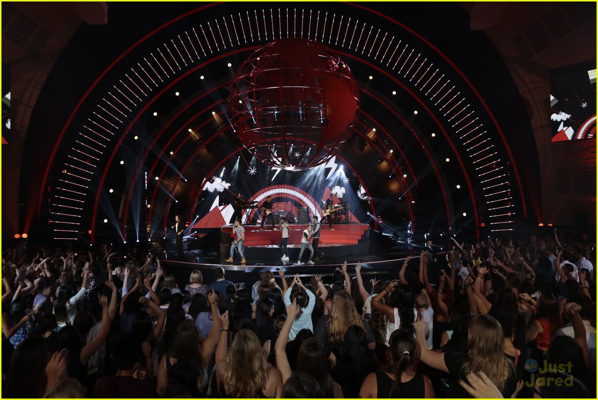 One Direction: 'America's Got Talent' Performance - Watch Now!