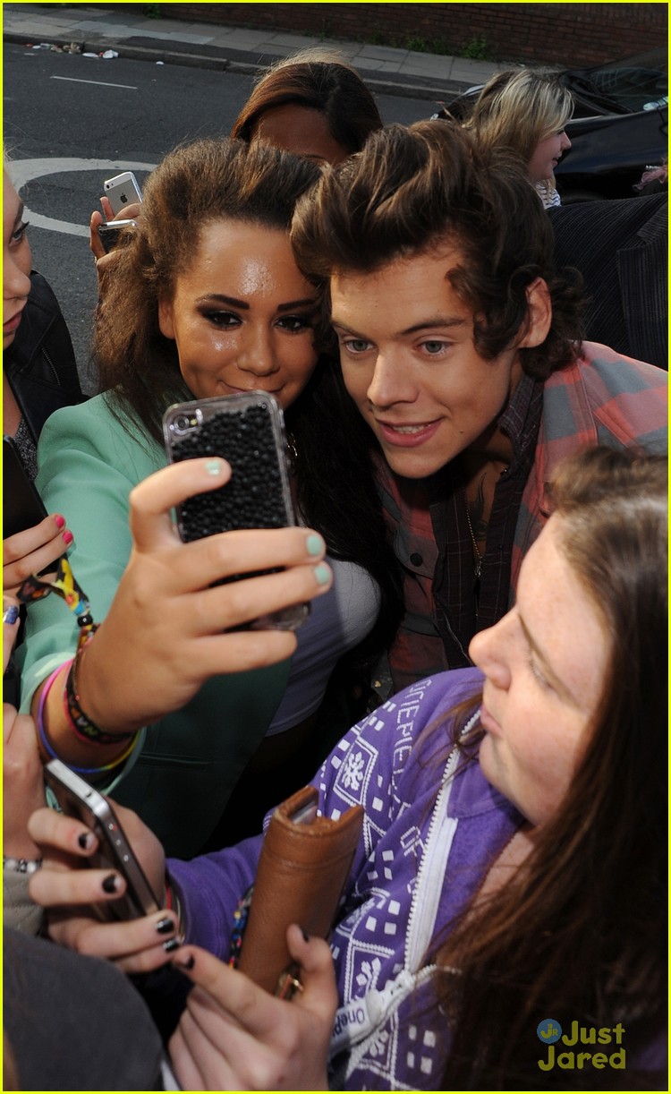 Harry Styles, Liam Payne & Niall Horan Meet Fans Ahead of 'This Is Us' Premiere