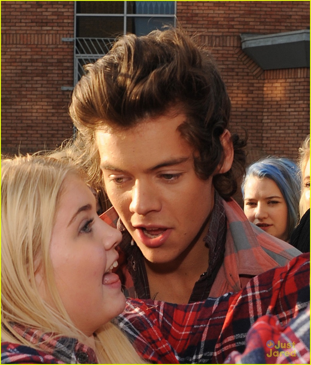 Harry Styles, Liam Payne & Niall Horan Meet Fans Ahead of 'This Is Us' Premiere