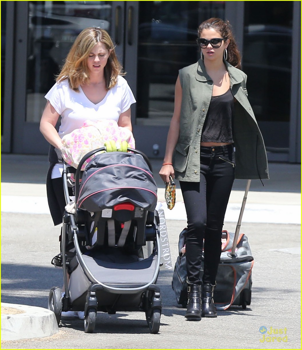 Selena Gomez: Family Time with Baby Gracie!