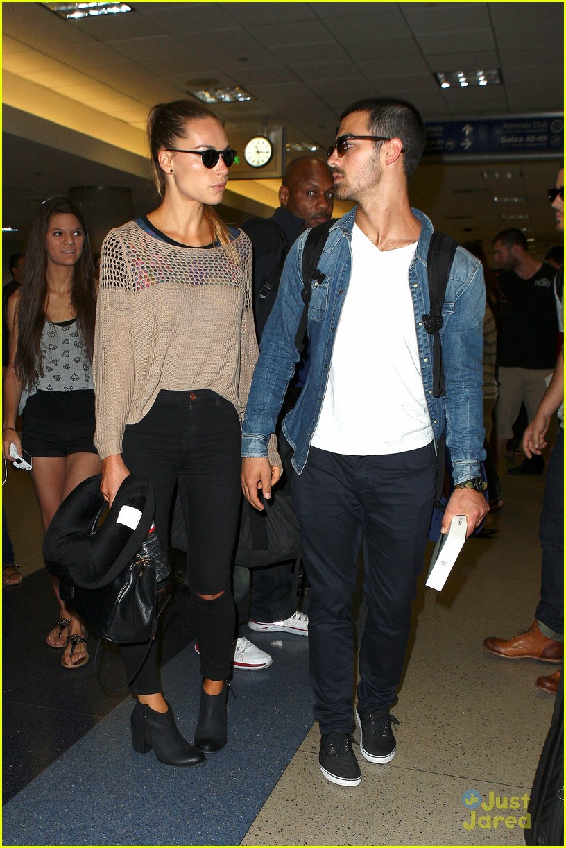 Jonas Brothers: LAX Arrival After Dallas Kidd Kraddick's Memorial Service