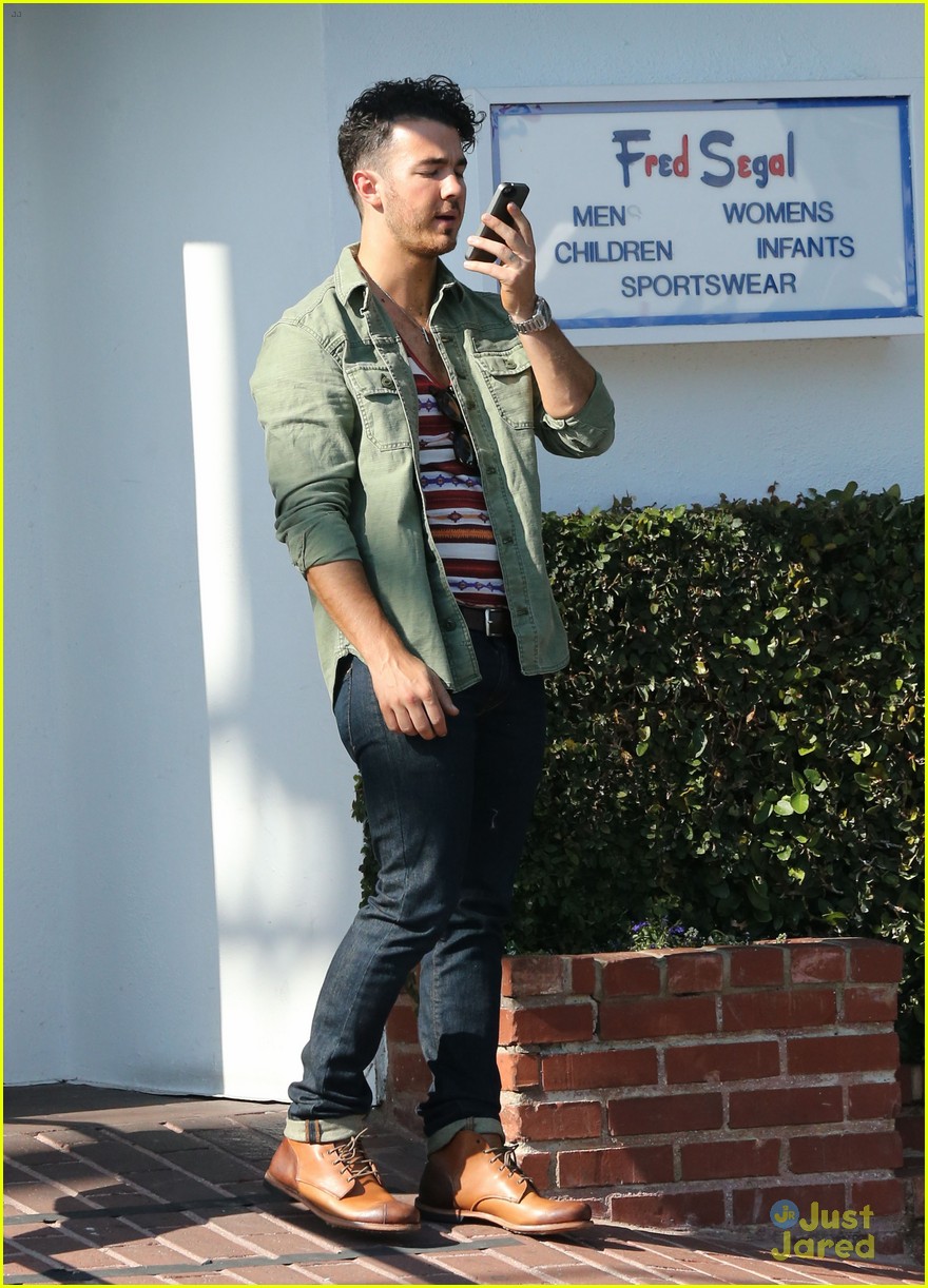 Kevin & Danielle Jonas: Pre-Baby Shopping!