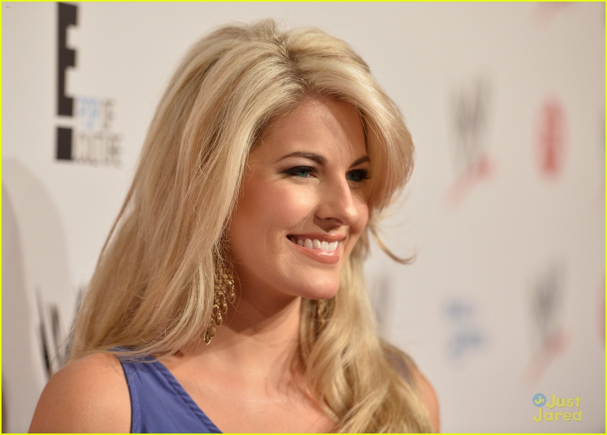 Liam Hemsworth Works Out; Stephanie Leigh Schlund Supports WWE