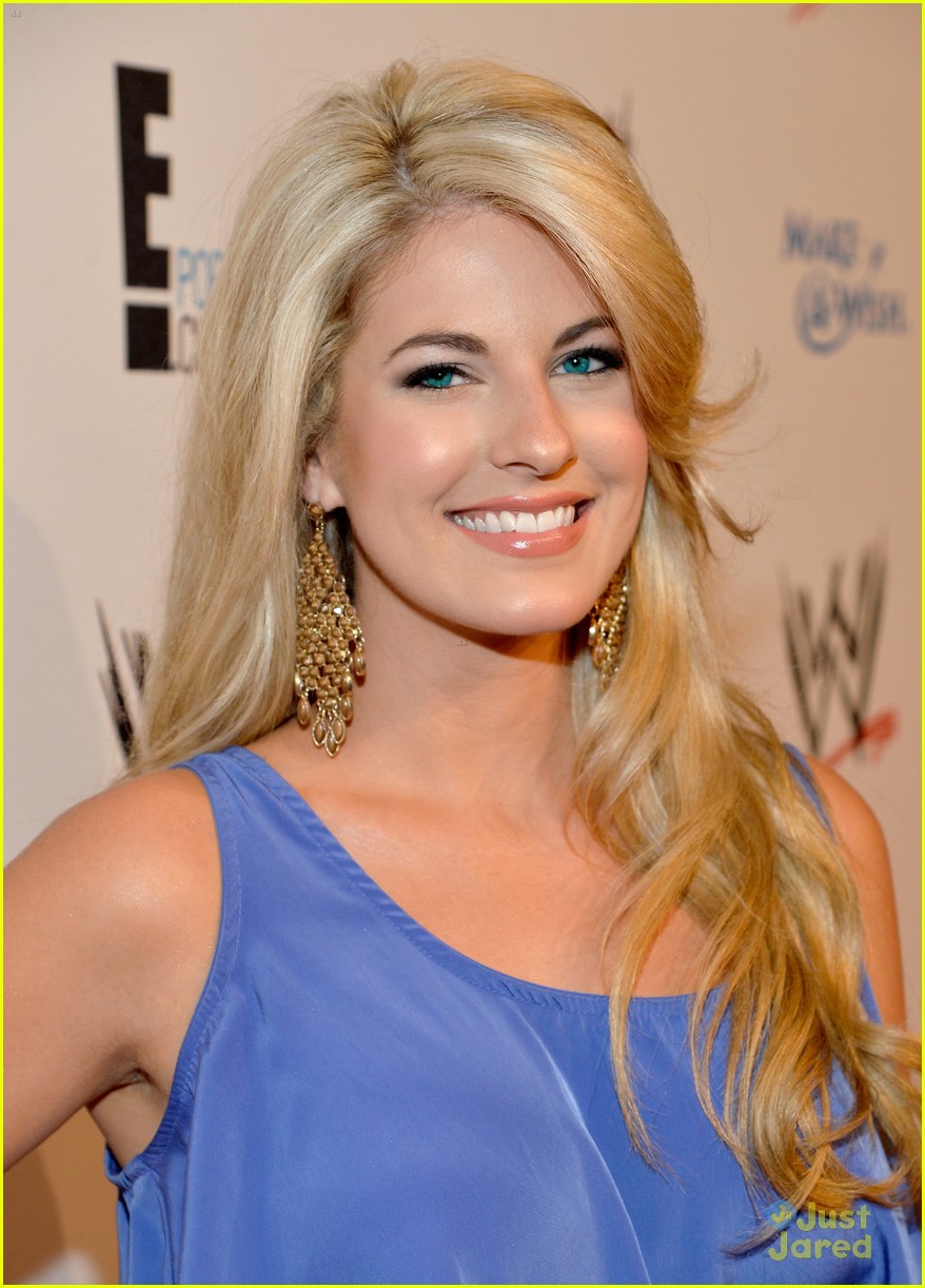 Liam Hemsworth Works Out; Stephanie Leigh Schlund Supports WWE
