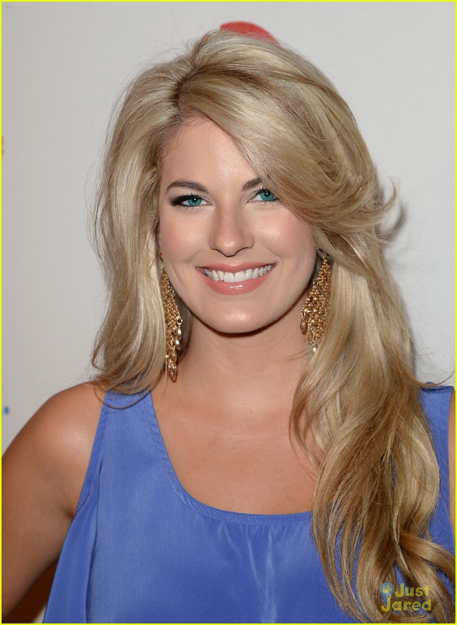 Liam Hemsworth Works Out; Stephanie Leigh Schlund Supports WWE