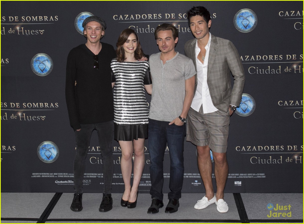 Lily Collins & Jamie Campbell Bower: 'Mortal Instruments' Mexico City Photo Call