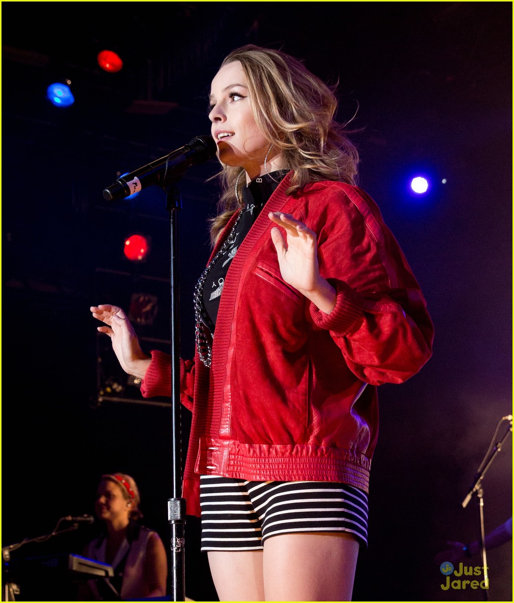Bridgit Mendler: Best Buy Theater Concert Pics!