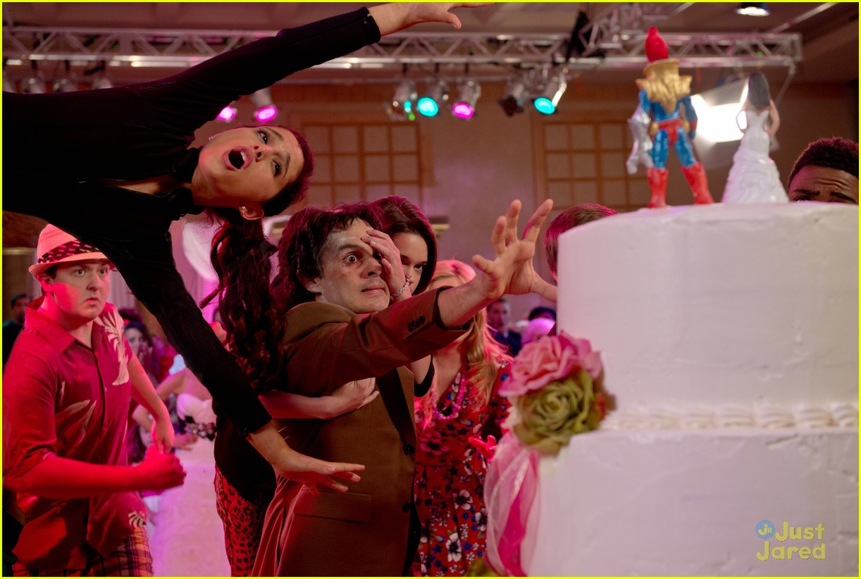 Ariana Grande & Jennette McCurdy: 'Swindle' Premieres Tonight!